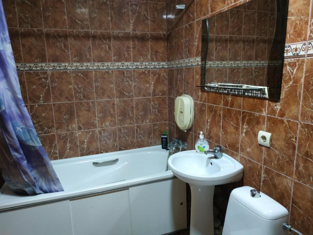 Nice Apartment Near Gulliver Kiev Ngoại thất bức ảnh
